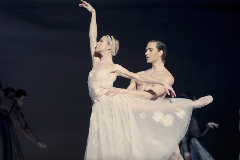 Видео дня: премьера балетной постановки «Белая ночь» в Риме и экскурсия Марии Грации Кьюри по Вечному городу