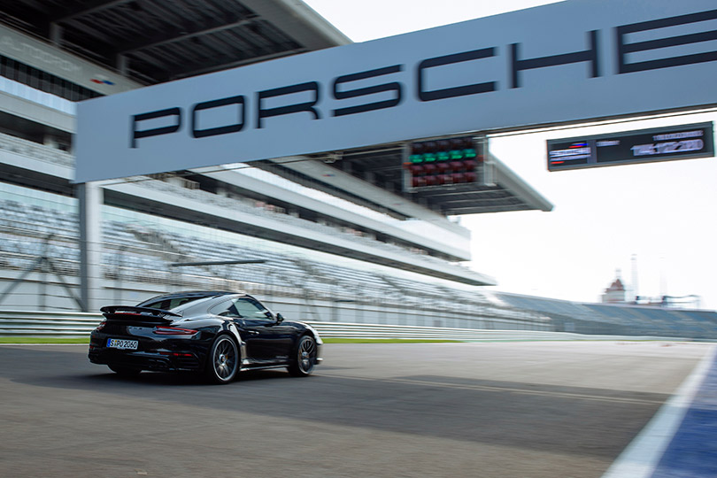 Cars with Jan Coomans. Porsche World Roadshow at Sochi Autodrome: speed dating