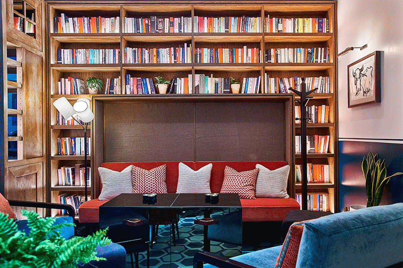 Что читает Тильда Суинтон? В Лондоне открылся бар с библиотекой от знаменитой актрисы