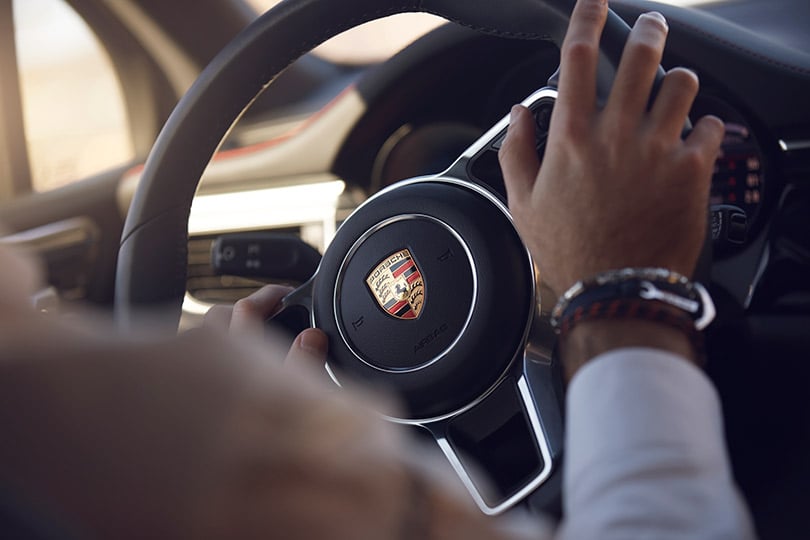 Авто с Яном Коомансом. Новый Porsche Cayenne: три — счастливое число?