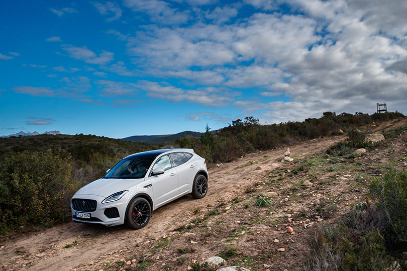 Авто с Яном Коомансом: тест-драйв нового Jaguar E-Pace на знаменитых дорогах Корсики