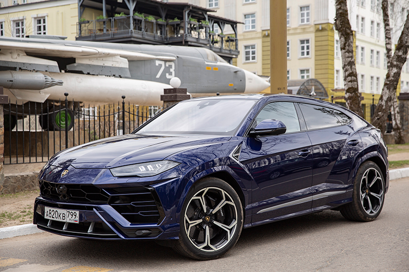 Cars with Jan Coomans. Lamborghini Urus review: master of all trades?