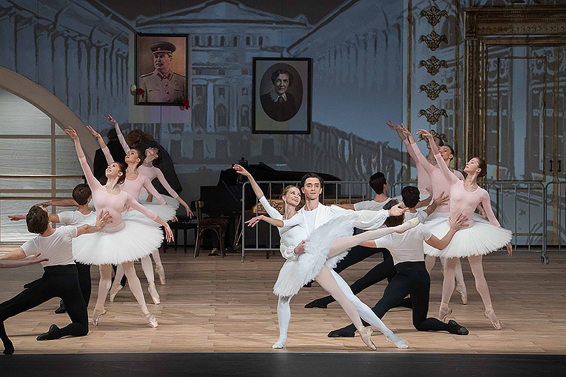 Танец с тенями: в Большом театре состоялась премьера скандального балета «Нуреев»