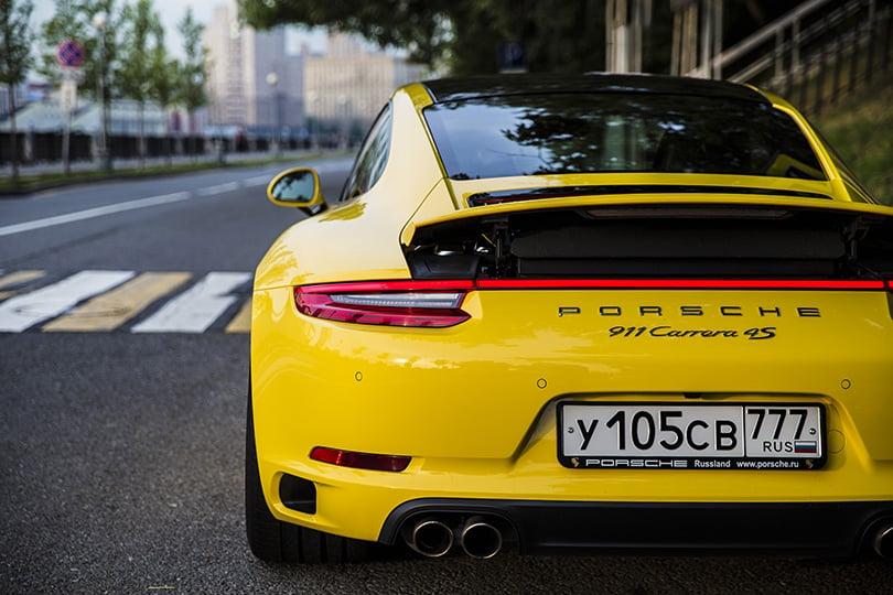 Cars with Jan Coomans: Porsche 911 Carrera 4S review on road and racetrack