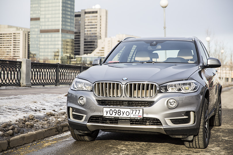 Авто с Яном Коомансом: гибридный SUV-внедорожник BMW X5 40e