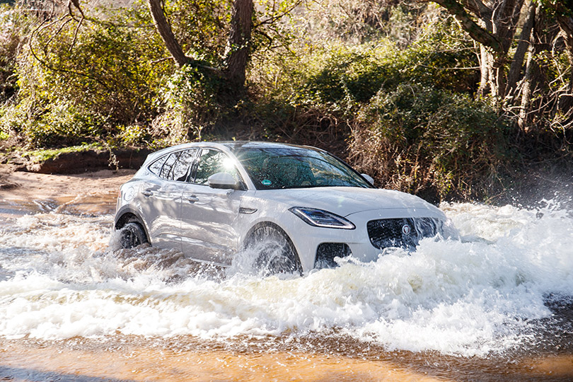 Авто с Яном Коомансом: тест-драйв нового Jaguar E-Pace на знаменитых дорогах Корсики