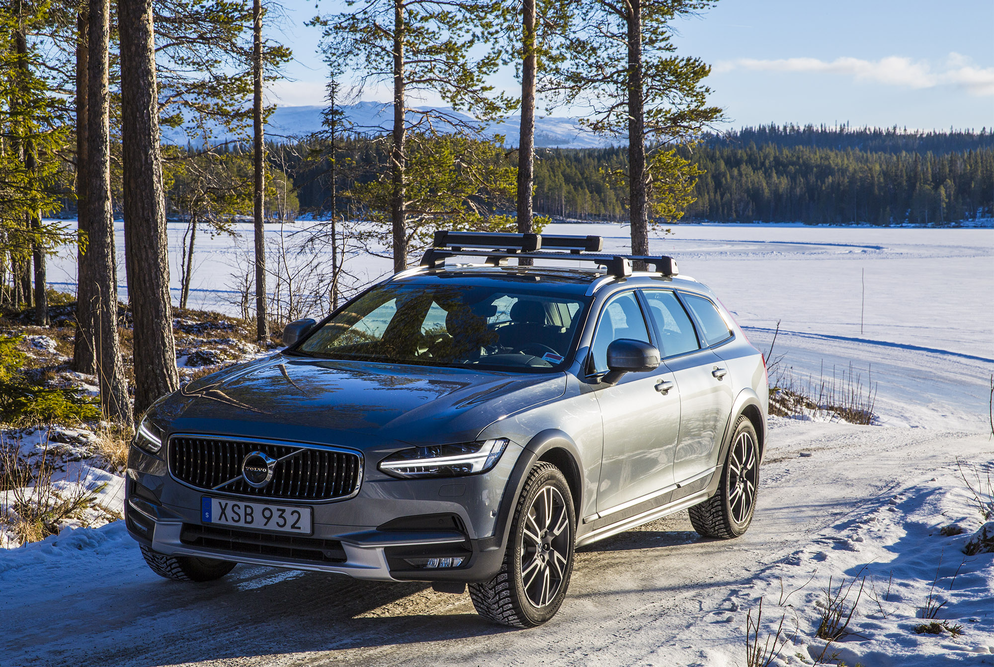 Авто с Яном Коомансом. Холодные шведские приключения: Volvo Get Away Lodge  и новый V90 Cross Country | Posta-Magazine