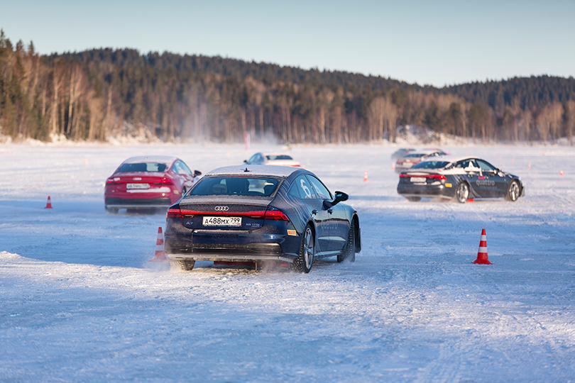 Авто с Яном Коомансом. Audi Quattro Winter Experience: A7 и Q8 на льду