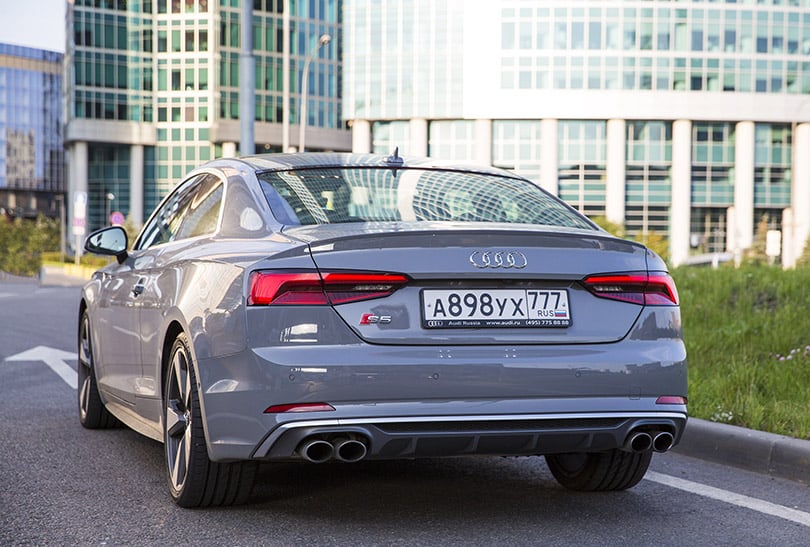 Cars with Jan Coomans. Audi S5 Coupe and SQ5 reviewed