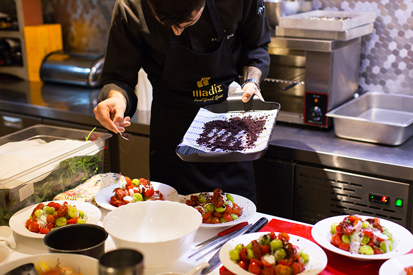 Светская неделя с Ириной Чайковской: вечер в стиле Chef’s Table в ресторане греческой кухни Iliadis. 