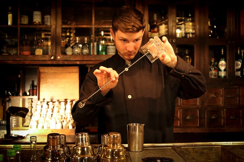 Шеф-бармен бара «Коробок» Евгений Шашин — о формате спикизи, чайном грибе и страхе перед алкоголем