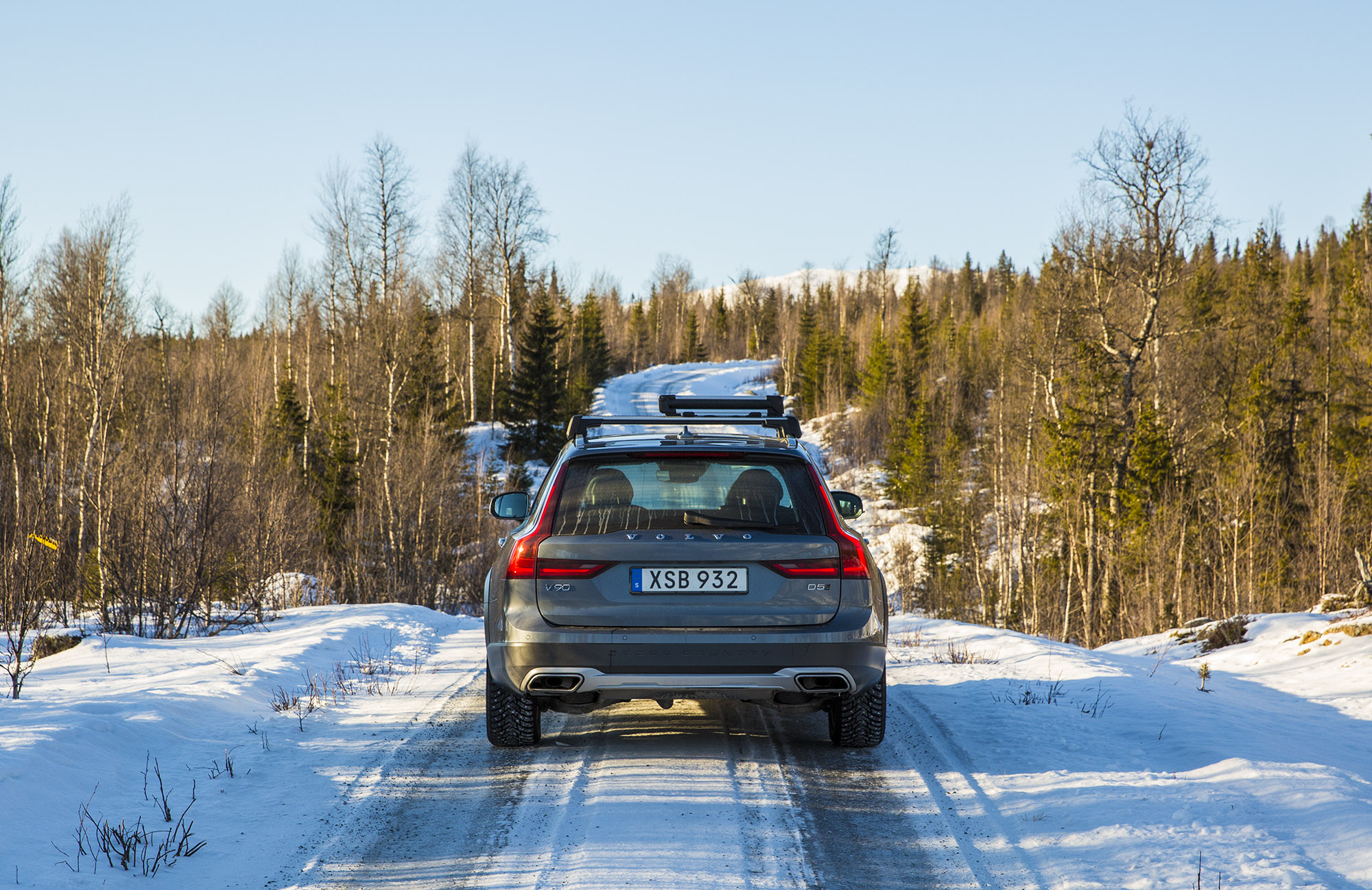 Cars with Jan Coomans. Cold Swedish Adventure: Volvo’s Get Away Lodge and the new V90 Cross Country