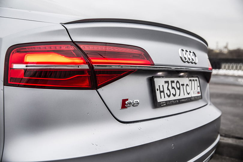 Авто с Яном Коомансом: обзор Audi S8 Plus