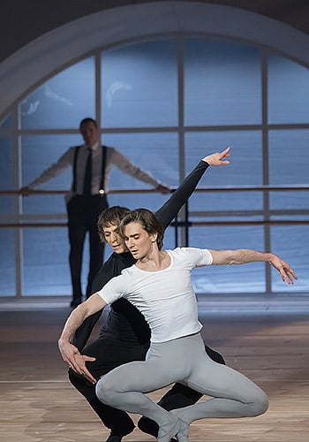 Танец с тенями: в Большом театре состоялась премьера скандального балета «Нуреев»