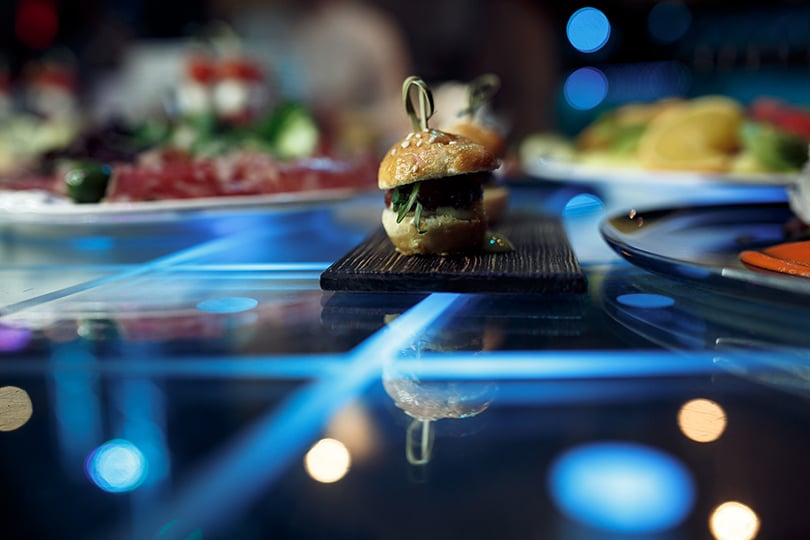 Food Time c Илоной Федотовой: The Waiters. Ресторан в лучших традициях лас-вегасских шоу теперь в Москве