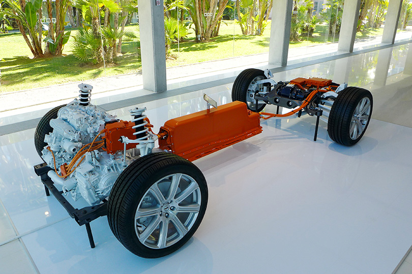 The T8 hybrid powertrain as it is found in the XC90 and S90